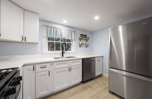 West Chatham Cottage | Close to Beach Renovated Dog Friendly Cape Cottage