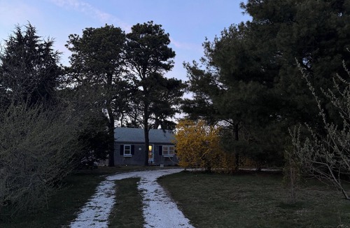 West Chatham Cottage | Close to Beach Renovated Dog Friendly Cape Cottage