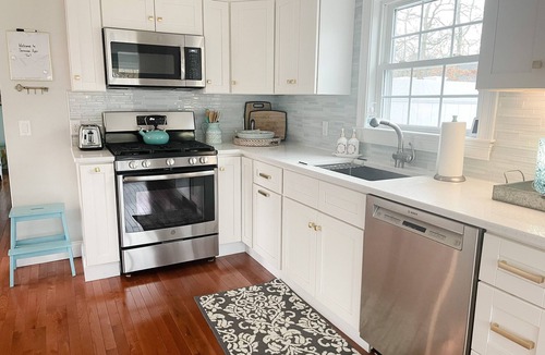 Bass River House | Close to Beaches - Chef’s Kitchen - King Bed Firepit - Family Friendly -