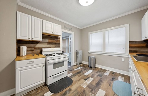 Cleveland Apartment | Close to Coventry, Little Italy and the Art Museum.