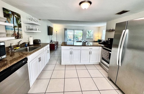 River Oaks House | Close to Cruise Port, Airport, Downtown, and Beaches