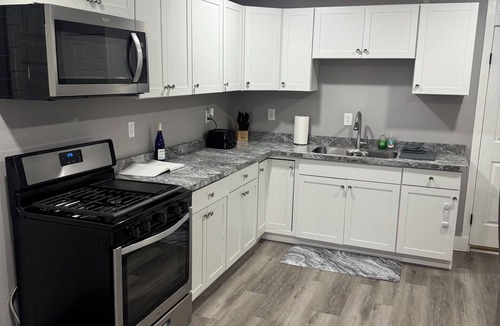 Geneva Apartment | Close to downtown, Hobart college , and beautiful Seneca lake