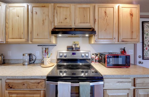 Hot Springs Apartment | Close to Hot Minerals Soak! Glacier NP Stopover