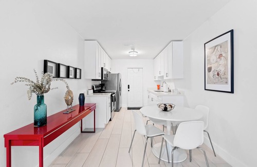 Coral Gables Apartment | Close to UM & Shopping. BNR Vacation Rentals
