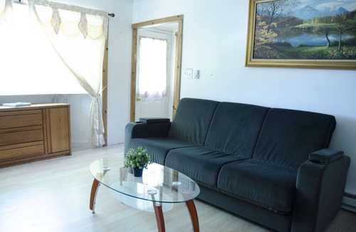 Newburgh Ski Chalet | Close to West Point travelers lounge
