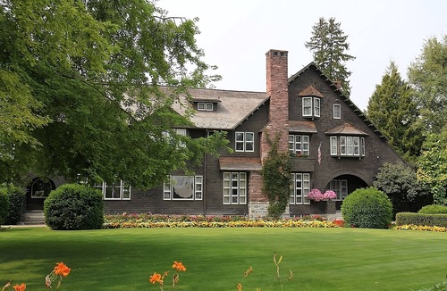 Kalispell House | Closer to Nature! Free Breakfast, Indoor Pool, Short Drive to Flathead Lake!