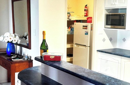 Eagle Heights House | Cloud 9 Cliff Top: 3 Baths, 80sqm Decks, 12pm Out