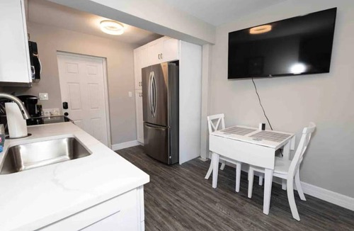 East Central Boulevard Apartment | Coastal Breezes -Walk to the Beach