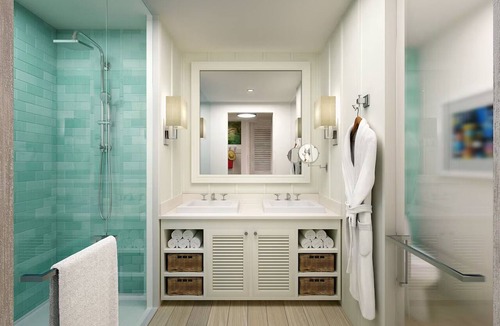 Hollywood Hotel | Coastal Chic Room with Outdoor Swimming Pool and Waterfront Views