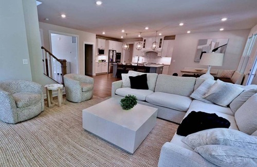 Lewes House | Coastal Club * 6BR Luxury House w 5 Full Bathrooms