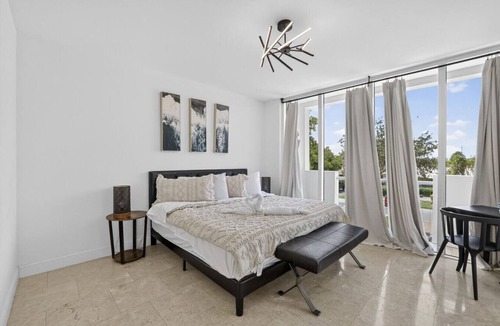 Deerfield Beach Apartment | Coastal Condo Retreat: 3BR 2.5BA w/Heated Infinity Pool