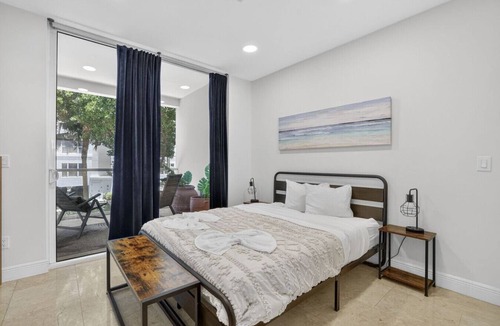 Deerfield Beach Apartment | Coastal Condo Retreat: 3BR 2.5BA w/Heated Infinity Pool