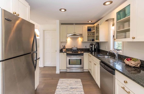 Katama House | Coastal Contemporary Near South Beach With Hot Tub