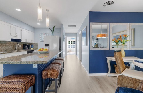 Delray Beach Cottage | Coastal Cottage/Walk to the Beach & the Ave!