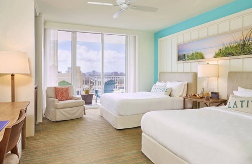 Hollywood Hotel | Coastal Escape Ideal for Relaxation with Outdoor Swimming Pool and Pet-Friendly
