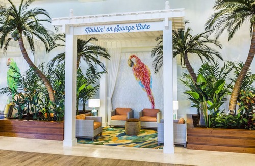 Hollywood Hotel | Coastal Escape Ideal for Relaxation with Outdoor Swimming Pool and Pet-Friendly