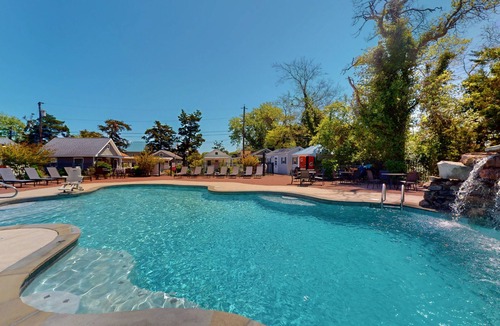 Lower Township Cottage | Coastal Estate – Private Cottage with King Bed & Pool Access