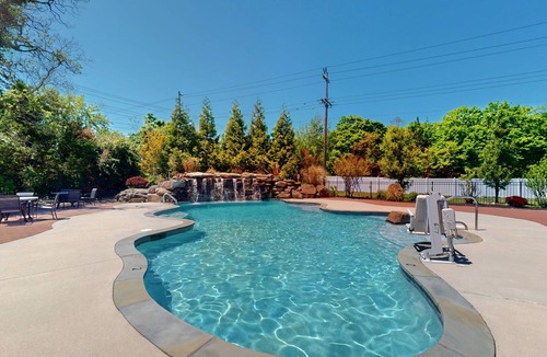 Lower Township Cottage | Coastal Estate – Private Cottage with King Bed & Pool Access
