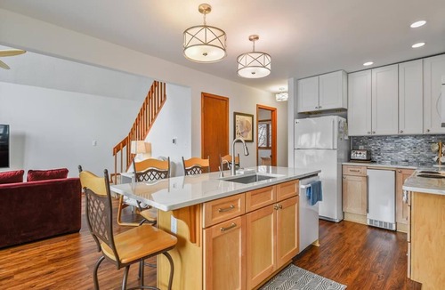 South Bethany Harbor House | Coastal House Near the Beach | Kitchen, Deck & BBQ