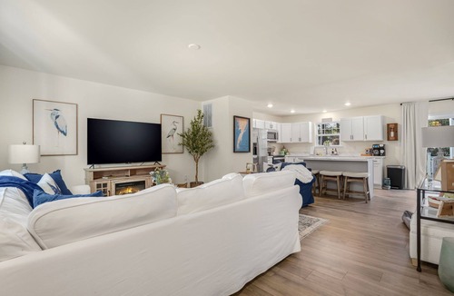 Captain's Cove House | Coastal Living - Brand new home w/Community Pool & Pet Friendly!