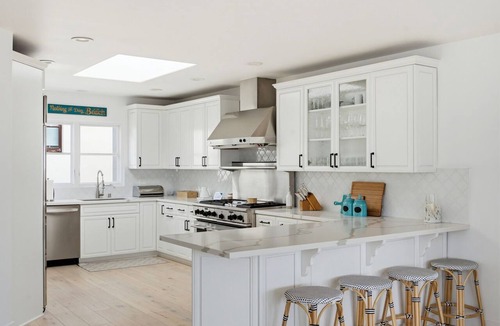 The Strand House | Coastal Luxury & Ocean Glimpses I Manhattan Beach