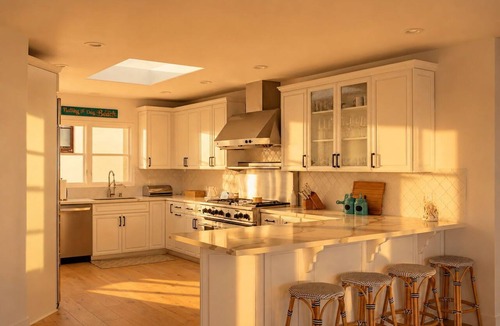 The Strand House | Coastal Luxury & Ocean Glimpses I Manhattan Beach