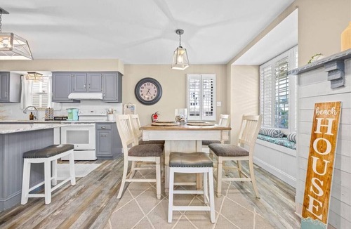 South End House | Coastal OC Retreat | 2 Blocks to Beach | Sleeps 8