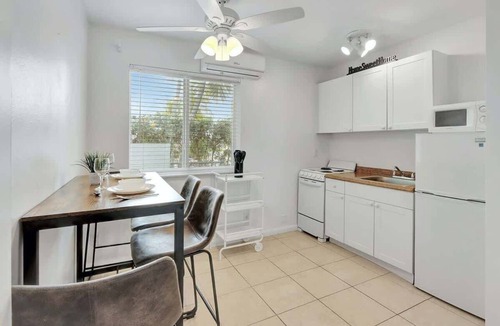 Hollywood Apartment | Coastal Retreat ONLY 1 block from the beach!