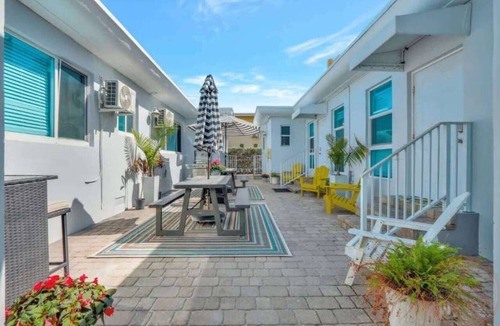 Hollywood Apartment | Coastal Retreat ONLY 1 block from the beach!