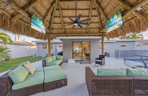 Lighthouse Point House | Coastal Retreat Near the Beach | sleeps 10