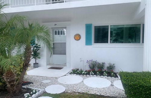 Bermuda Riviera Condo | Coastal retreat, 2BR/2BA, Steps from the Ocean & on the canal. Sleeps 4.