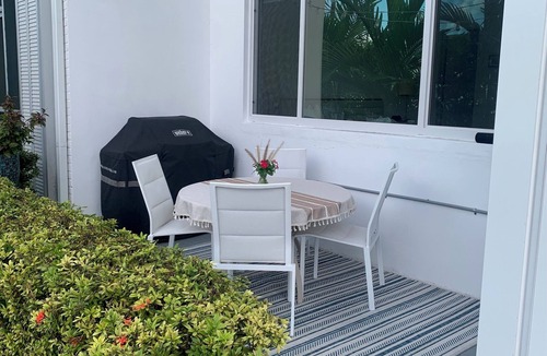 Bermuda Riviera Condo | Coastal retreat, 2BR/2BA, Steps from the Ocean & on the canal. Sleeps 4.
