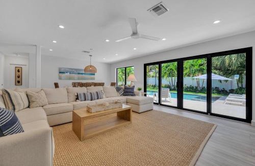 Harbour Inlet House | Coastal Style Haven Walk To Beach Heated Pool Tranquility Manatee Ranch Key RESlDENCES