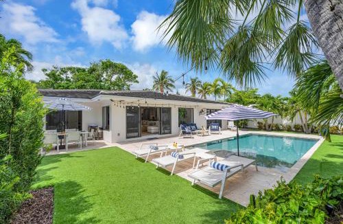 Harbour Inlet House | Coastal Style Haven Walk To Beach Heated Pool Tranquility Manatee Ranch Key RESlDENCES