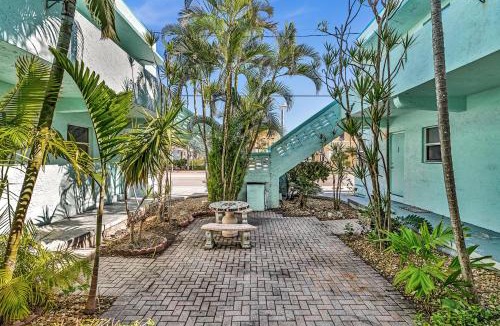 Hollywood Lakes Hotel | Coastal Sunset