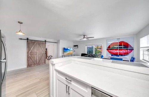 Coral Ridge Apartment | Coastal unit! .5 miles to Beach!