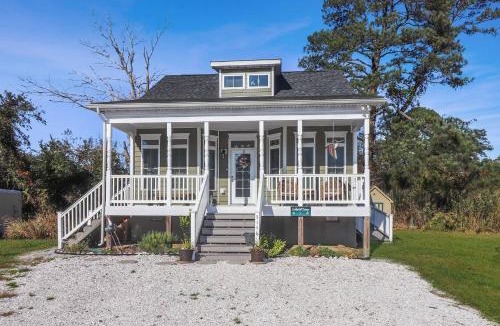 Chincoteague House | Cockleshell Cottage - Pet friendly & Handicap Accessible!