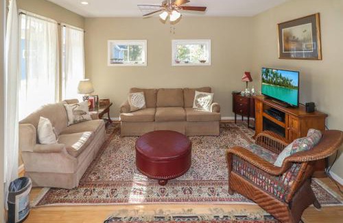 Chincoteague House | Cockleshell Cottage - Pet friendly & Handicap Accessible!
