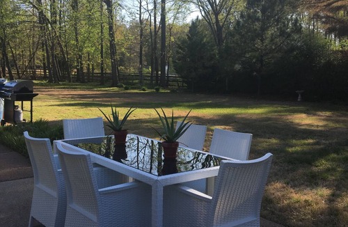 East Central Shelby House | Collierville Guesthouse on 3 acres with pool