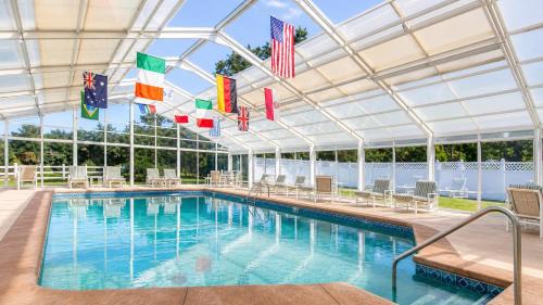 West Yarmouth Hotel | Colonial Acres Resort