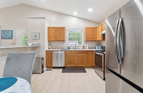 Colonial Beach House | Colonial Beach Living and Loving!WiFi, streamTV,2 Full Baths. Clean & New!