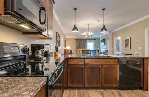 Williamsburg Resort | Colonial Comfort: 3BR Lock-Off Villa with Fireplace & Full Kitchen