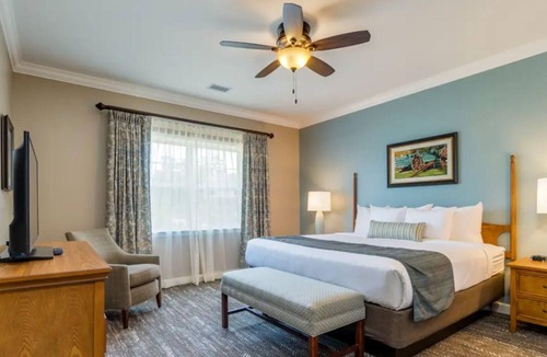 Williamsburg Resort | Colonial Comfort: 3BR Lock-Off Villa with Fireplace & Full Kitchen