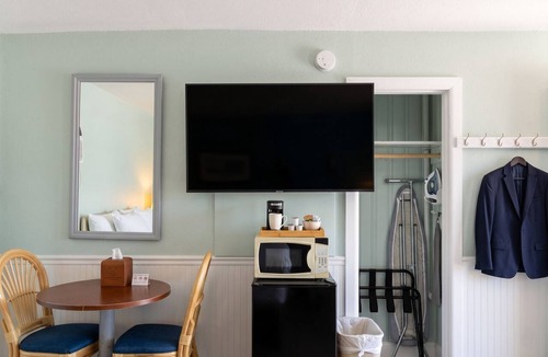 Nags Head Hotel | Colonial Inn Motel
