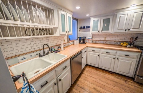 Smithfield Apartment | Colonial Smithfield ground floor Unit- close to Williamsburg, VA beach, & more