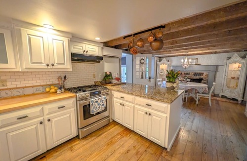 Smithfield Apartment | Colonial Smithfield ground floor Unit- close to Williamsburg, VA beach, & more