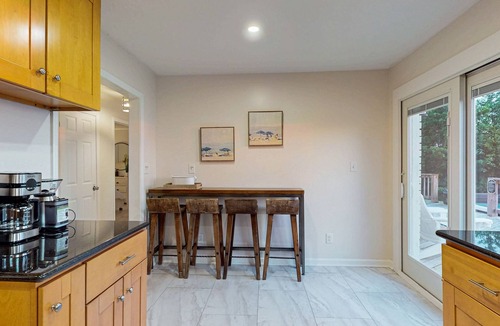 Kitty Hawk House | Colonial Sound Front Home w/Private Hot tub, Screened Porch and Full Kitchen