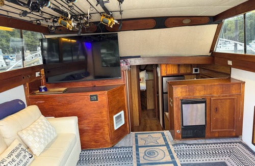 Bear Boat Rental | Come stay on our 40 Viking yacht - two bedrooms with restaurant and biking trail