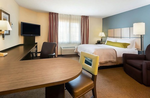 Mount Laurel Hotel | Comfort and Convenience! Free Parking, Pets Allowed, Near Strawbridge Lake Park