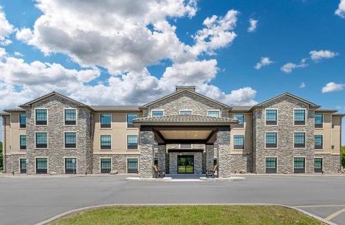 Medina Hotel | Comfort Inn & Suites Medina NY near Erie Canal